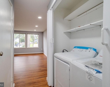 1359 Raleigh Drive - Photo Thumbnail 7