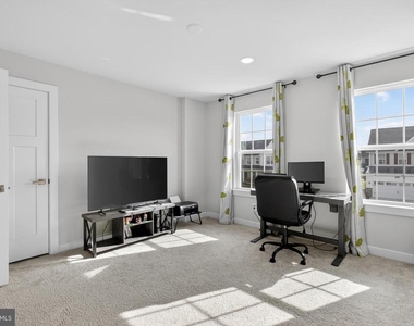 532 Luchu Way - Photo Thumbnail 28