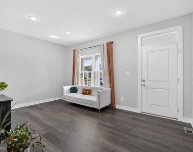 532 Luchu Way - Photo Thumbnail 11