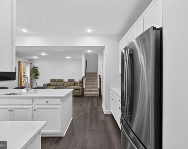532 Luchu Way - Photo Thumbnail 16