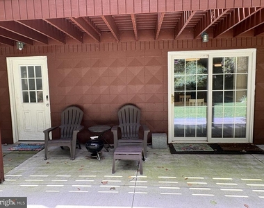 1004 Dixon Drive - Photo Thumbnail 8