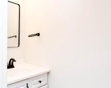 104 R St #a Ne - Photo Thumbnail 6