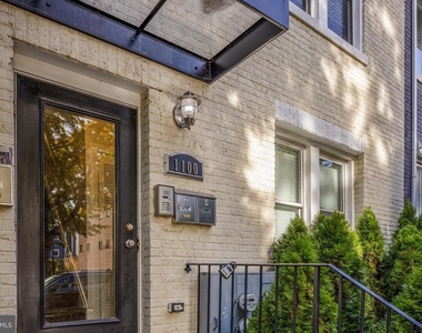 1100 Holbrook Terrace Ne - Photo Thumbnail 1