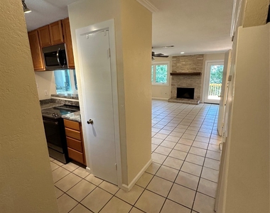 3529 North Hills Dr - Photo Thumbnail 4