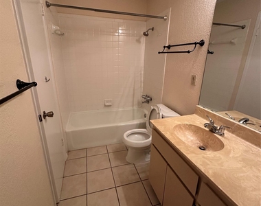 3529 North Hills Dr - Photo Thumbnail 7