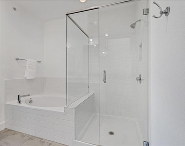 8922 Menchaca Rd - Photo Thumbnail 21