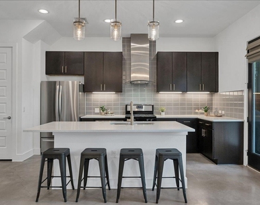 8922 Menchaca Rd - Photo Thumbnail 11