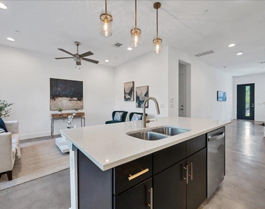 8922 Menchaca Rd - Photo Thumbnail 7