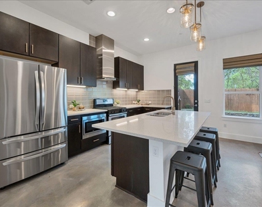 8922 Menchaca Rd - Photo Thumbnail 5
