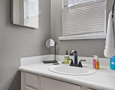 1182 Angelina St - Photo Thumbnail 14
