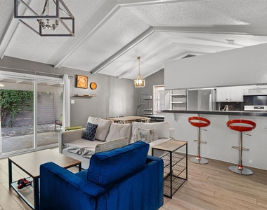 1182 Angelina St - Photo Thumbnail 4