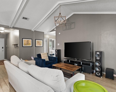 1182 Angelina St - Photo Thumbnail 3