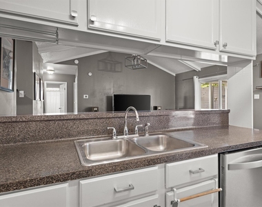 1182 Angelina St - Photo Thumbnail 11