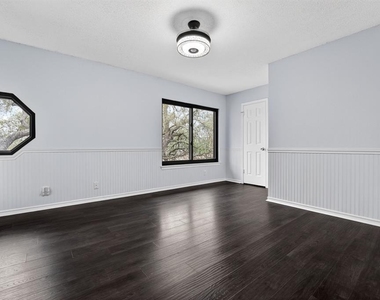 8409 Nairn Dr - Photo Thumbnail 15
