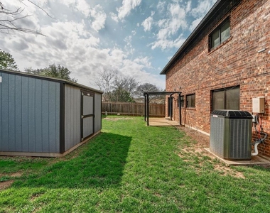 8409 Nairn Dr - Photo Thumbnail 28