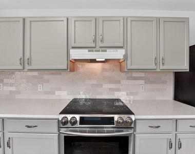 8409 Nairn Dr - Photo Thumbnail 9