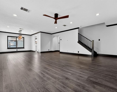 8409 Nairn Dr - Photo Thumbnail 2
