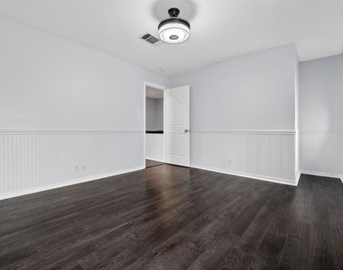 8409 Nairn Dr - Photo Thumbnail 16