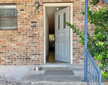 1404 Norwalk Ln - Photo Thumbnail 2