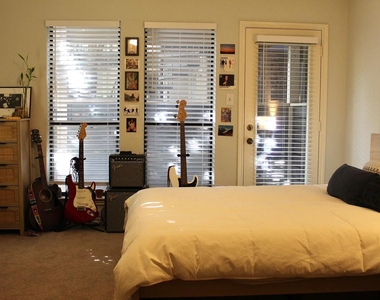 1404 Norwalk Ln - Photo Thumbnail 11