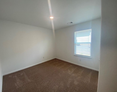 309 Riverdale Drive Dr - Photo Thumbnail 9