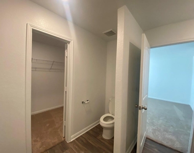309 Riverdale Drive Dr - Photo Thumbnail 7