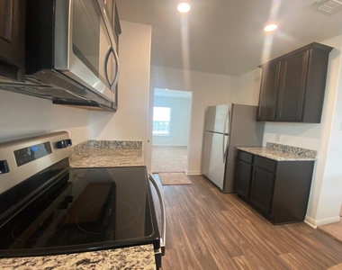 309 Riverdale Drive Dr - Photo Thumbnail 13