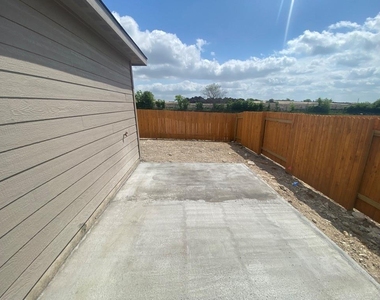 309 Riverdale Drive Dr - Photo Thumbnail 1