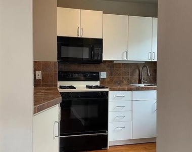 1402 Laurel St - Photo Thumbnail 4