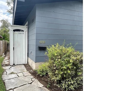 1402 Laurel St - Photo Thumbnail 1
