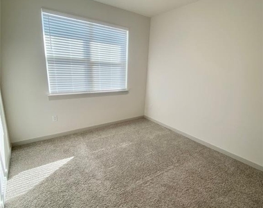 3117 Bragg Pl - Photo Thumbnail 11