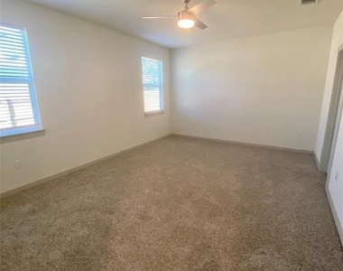 3117 Bragg Pl - Photo Thumbnail 6