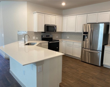 3117 Bragg Pl - Photo Thumbnail 1