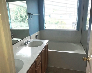 11321 Fletcher Hall Ln - Photo Thumbnail 20