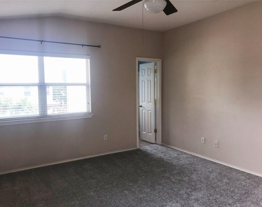 11321 Fletcher Hall Ln - Photo Thumbnail 18