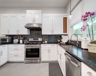 4613 Harmon Ave - Photo Thumbnail 3