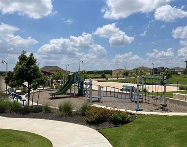 1015 Vista View Dr - Photo Thumbnail 14