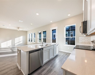 1015 Vista View Dr - Photo Thumbnail 2