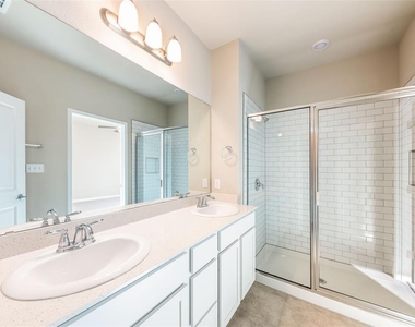 1015 Vista View Dr - Photo Thumbnail 6