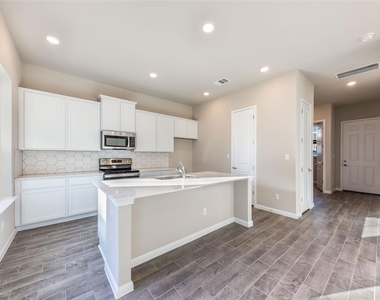 1015 Vista View Dr - Photo Thumbnail 3