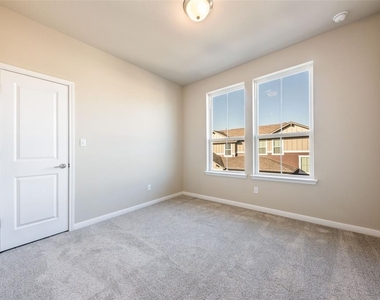 1015 Vista View Dr - Photo Thumbnail 10