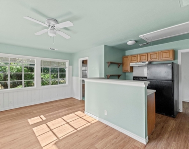 108 W Austin St - Photo Thumbnail 1
