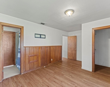 108 W Austin St - Photo Thumbnail 8