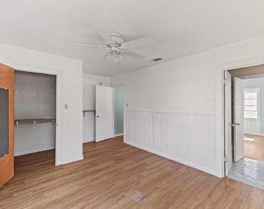 108 W Austin St - Photo Thumbnail 2