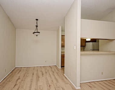 511 Cutty Trl - Photo Thumbnail 7