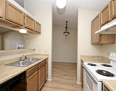 511 Cutty Trl - Photo Thumbnail 9
