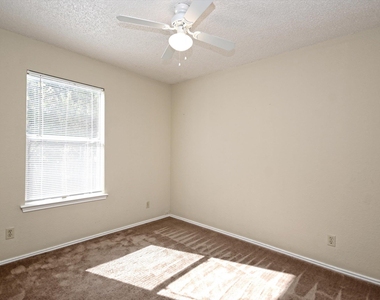 511 Cutty Trl - Photo Thumbnail 14