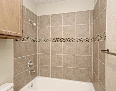 511 Cutty Trl - Photo Thumbnail 13