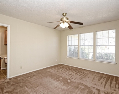 511 Cutty Trl - Photo Thumbnail 10