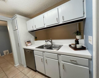 1808 Prairie Knoll Ct - Photo Thumbnail 5